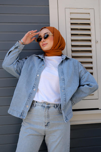 Omuz ve Sırt Detayı Nakışlı Çıtçıtlı Denim Gömlek Mavi