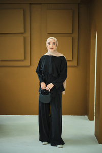 Omuzdan Volanlı Takım Siyah