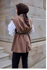 Omuzları Vatka Detaylı Keten Yelek Kahverengi