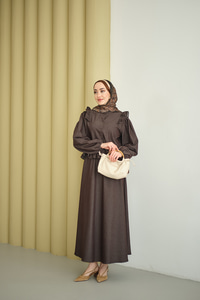 Omuzları Ve Beli Fırfır Detaylı Etekli Takım Kahverengi