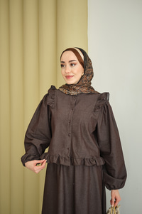 Omuzları Ve Beli Fırfır Detaylı Etekli Takım Kahverengi