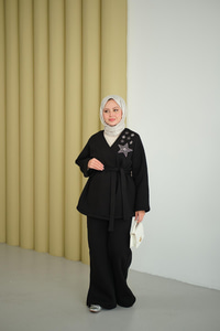 Omzu Yıldız Detaylı Bel Bağlamalı Takım Siyah