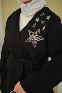 Omzu Yıldız Detaylı Bel Bağlamalı Takım Siyah