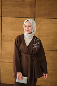 Omzu Yıldız Detaylı Bel Bağlamalı Takım Kahverengi