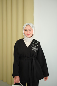 Omzu Yıldız Detaylı Bel Bağlamalı Takım Siyah