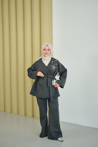 Omzu Yıldız Detaylı Bel Bağlamalı Takım Füme