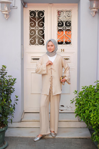 Ön Bağlama Detaylı Takım Krem