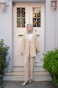 Ön Bağlama Detaylı Takım Krem