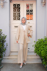 Ön Bağlama Detaylı Takım Krem