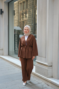 Ön Bağlamalı Taş Detay İkili Takım Kahverengi