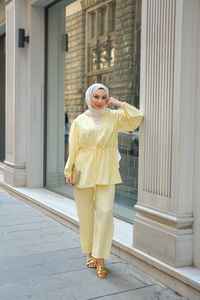 Ön Bağlamalı Taş Detay İkili Takım Sarı