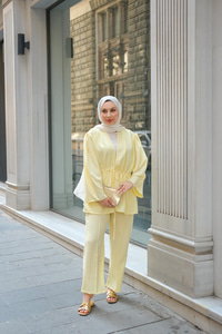 Ön Bağlamalı Taş Detay İkili Takım Sarı