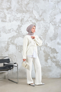 Ön Bağlamalı Triko Takım Bej