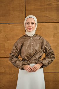 Ön Boncuk Detay Kısa Yağmurluk Kahverengi