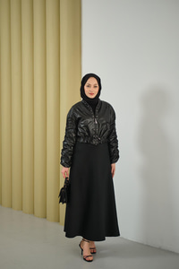 Ön Boncuk Detay Kısa Yağmurluk Siyah