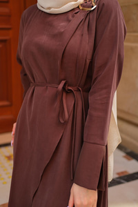 Ön Broş Detaylı Elbise Kahverengi