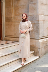 Ön Broş Detaylı Elbise Krem