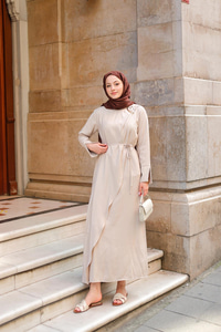 Ön Broş Detaylı Elbise Krem