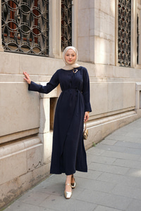Ön Broş Detaylı Elbise Lacivert