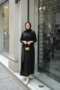 Ön Broş Detaylı Elbise Siyah