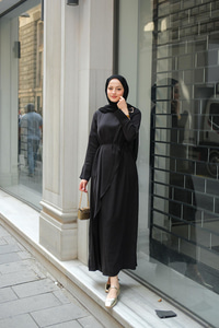 Ön Broş Detaylı Elbise Siyah