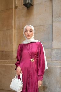 Ön Broş Detaylı Kırışık Elbise Bordo