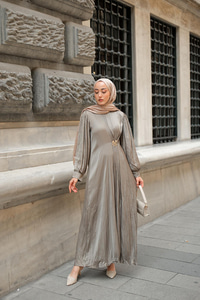 Ön Broş Detaylı Kırışık Elbise Haki Yeşil