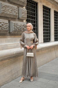 Ön Broş Detaylı Kırışık Elbise Haki Yeşil