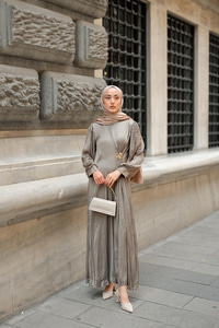 Ön Broş Detaylı Kırışık Elbise Haki Yeşil