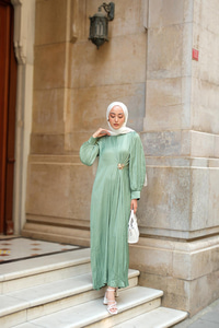 Ön Broş Detaylı Kırışık Elbise Yeşil