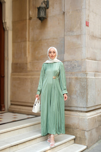 Ön Broş Detaylı Kırışık Elbise Yeşil