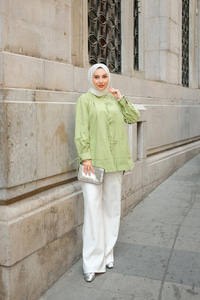 Ön Kurdele Detay Oval Kesim Gömlek  Fıstık Yeşil