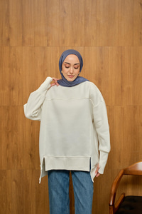 Ön Yırtmaç Ve Parmak Detaylı Sweat Beyaz