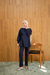 Önden Pileli Takım Lacivert