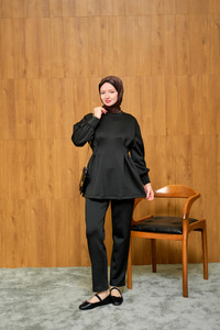 Önden Pileli Takım Siyah