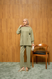 Önden Pileli Takım Yeşil