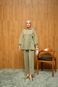 Önden Pileli Takım Yeşil