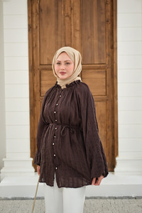 Önü Britli Simli Büzgülü Gömlek Kahverengi