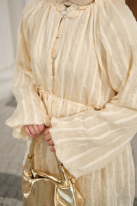 Önü Britli Simli Büzgülü Gömlek Krem