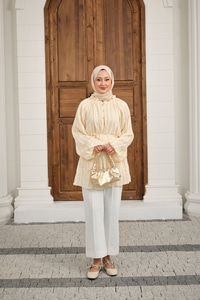 Önü Britli Simli Büzgülü Gömlek Krem