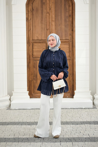 Önü Britli Simli Büzgülü Gömlek Lacivert