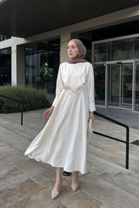 Önü Çapraz Detaylı Elbise Krem