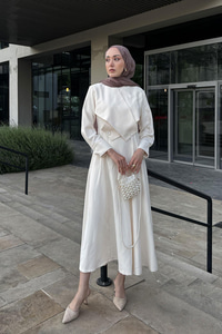 Önü Çapraz Detaylı Elbise Krem