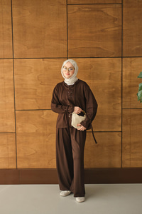 Önü Çapraz İp Detay Takım Kahverengi