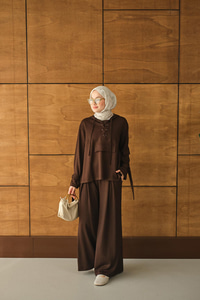 Önü Çapraz İp Detay Takım Kahverengi