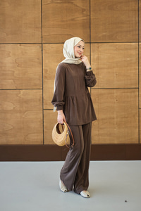 Önü Çima Ve Büzgü Detay İkili Takım Kahverengi