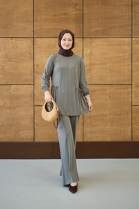 Önü Çima Ve Büzgü Detay İkili Takım Küf Yeşil