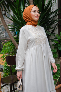 Önü Dantel Detay Elbise Krem