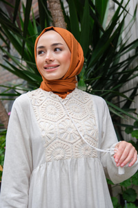 Önü Dantel Detay Elbise Krem