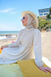 Önü Dantel Detaylı Keten Tesettür Elbise Taş